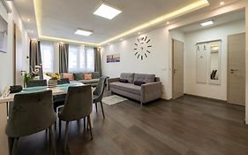 Rumbach 2022 Modern Apartment